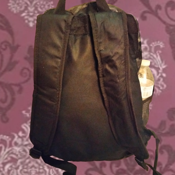 Back pack - Picture 2 of 3